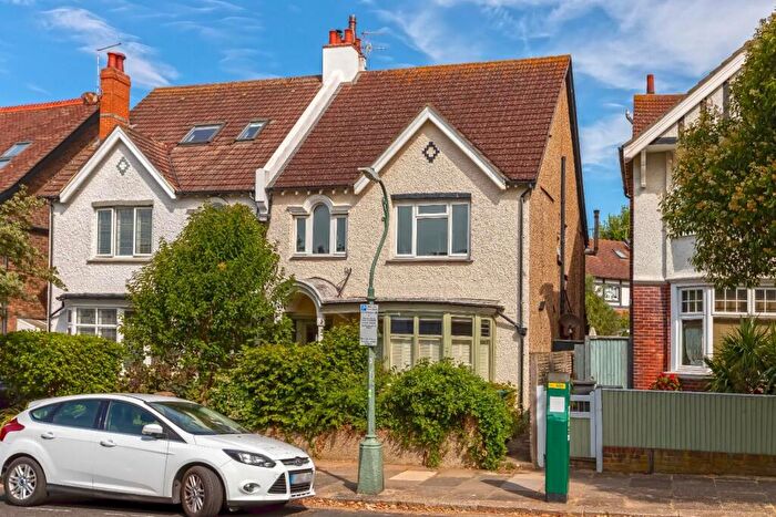 2 Bedroom Apartment For Sale In Wilbury Crescent, Hove, BN3