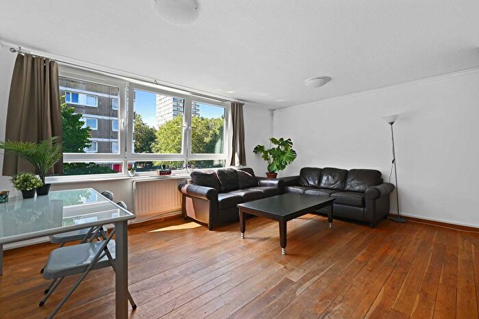 3 Bedroom Flat To Rent In Jacobson Court, Surrey Lane, SW11