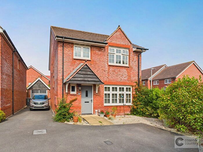 4 Bedroom Detached House For Sale In Grebe Way, Kingsteignton, TQ12