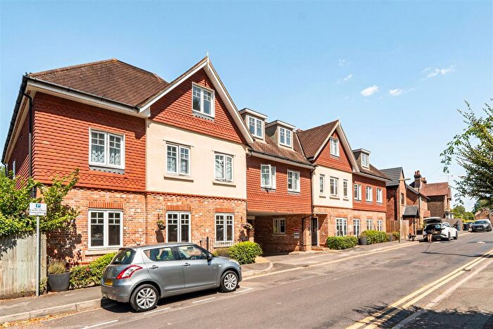 2 Bedroom Flat To Rent In Kings Road, Haslemere, GU27