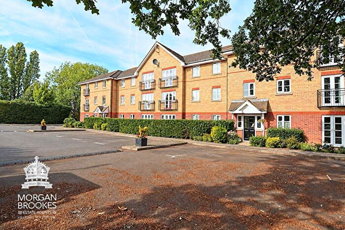 2 Bedroom Apartment For Sale In Ensign Close, Leigh On Sea, SS9
