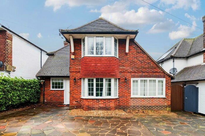 4 Bedroom Detached House To Rent In Belmont Rise, South Cheam, SM2