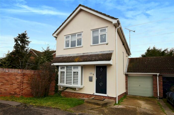3 Bedroom Detached House For Sale In Hawkwood Close, South Woodham Ferrers, Chelmsford, Essex, CM3