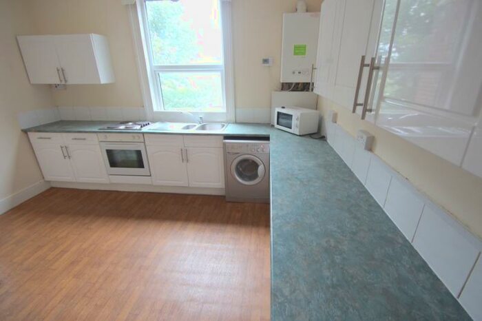 4 Bedroom Flat To Rent In St Johns Terrace, Hyde Park, Leeds, LS3