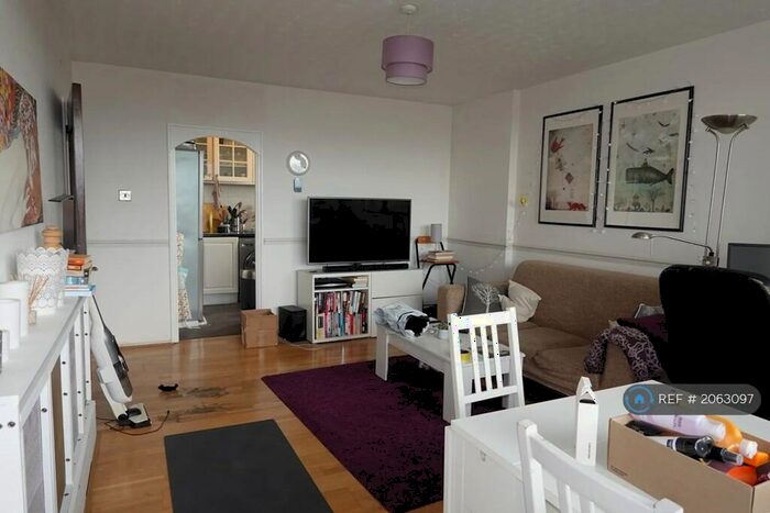 2 Bedroom Flat To Rent In Sandall House, London, E3
