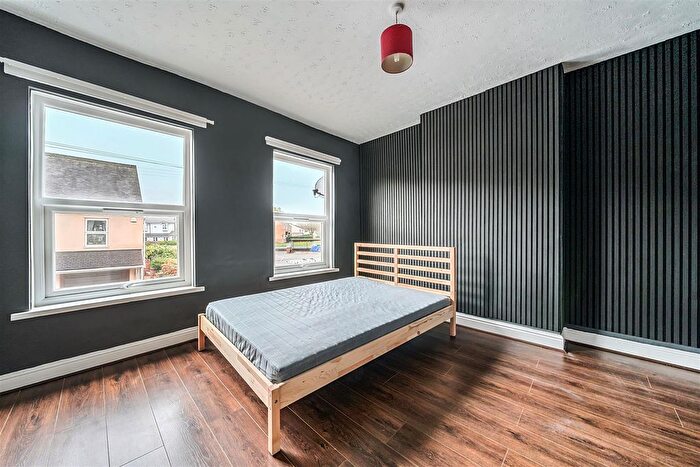 3 Bedroom Semi Detached House To Rent In Hednesford Road, Brownhills, Walsall, WS8