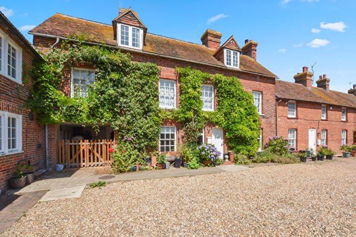 4 Bedroom Character Property For Sale In The Street, Ickham, CT3