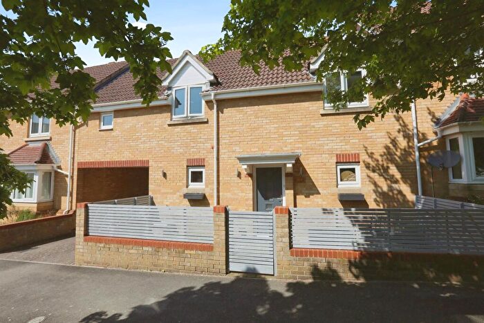 2 Bedroom Coach House For Sale In Deer Walk, Hedge End, Southampton, SO30