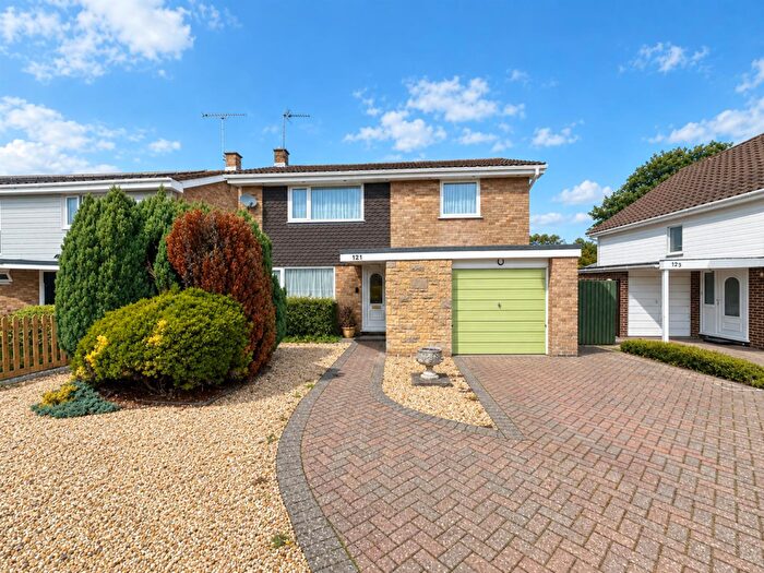 3 Bedroom Detached House For Sale In Runnymede Avenue, Bearwood, Bournemouth, BH11