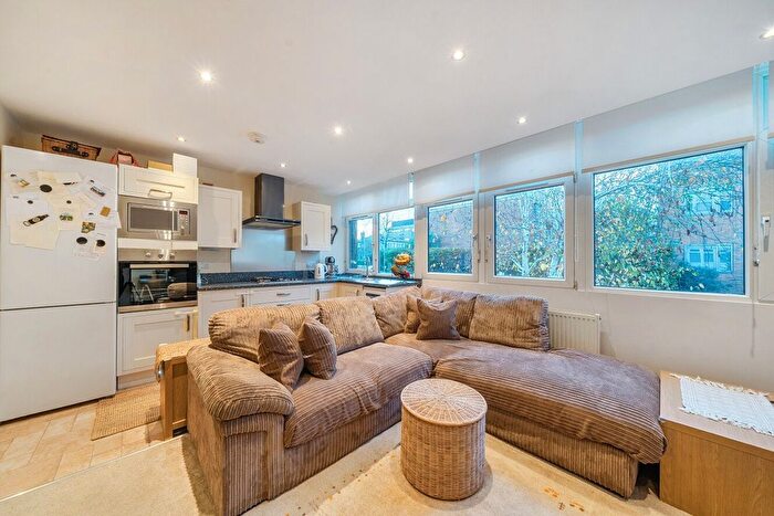 1 Bedroom Flat For Sale In Rayners Road, London, SW15