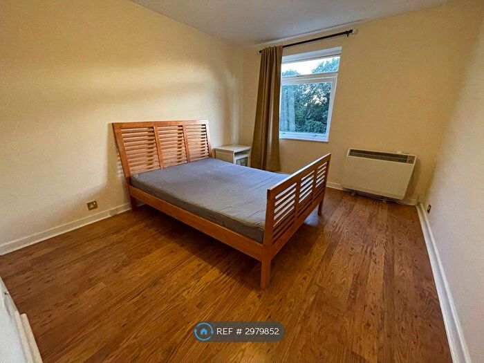 2 Bedroom Flat To Rent In Elton Lodge, London, W5