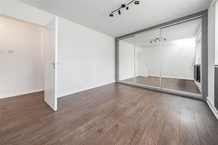 2 Bedroom Flat To Rent In Poplar Court, London, SW19