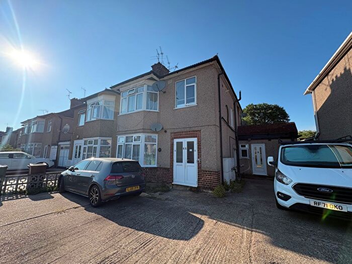 2 Bedroom Maisonette To Rent In Pinner Park Avenue, Harrow, Middlesex, HA2
