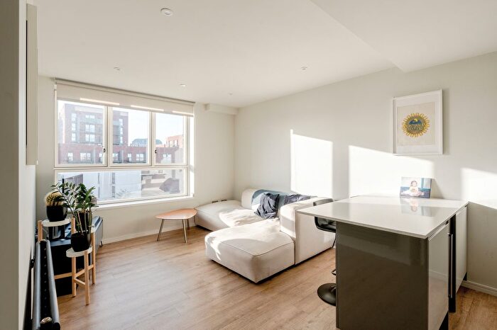 2 Bedroom Flat For Sale In Dalby Avenue, Bedminster, Bristol, BS3