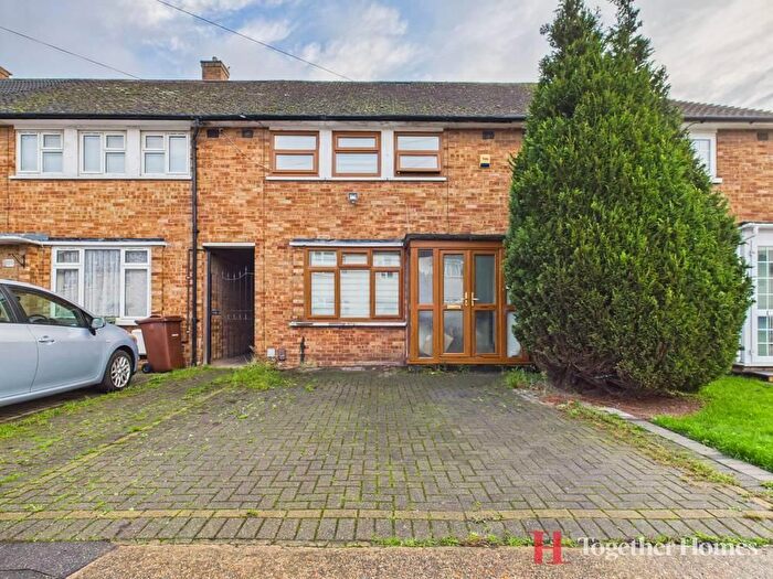 2 Bedroom Property For Sale In Anton Road, South Ockendon, RM15