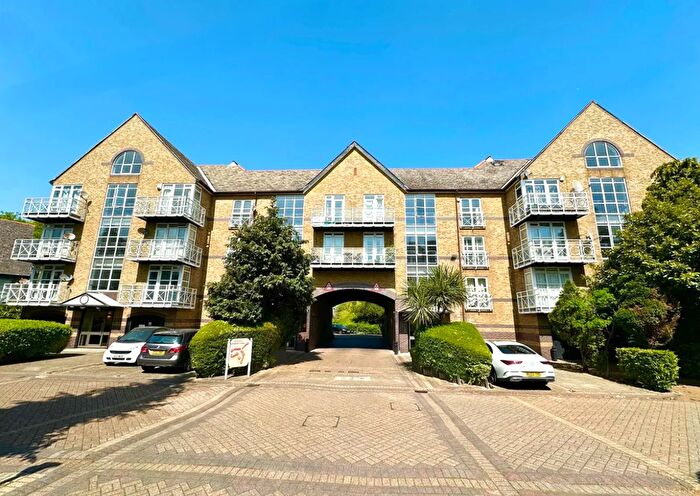 3 Bedroom Flat To Rent In Collette Court, Eleanor Court, SE16