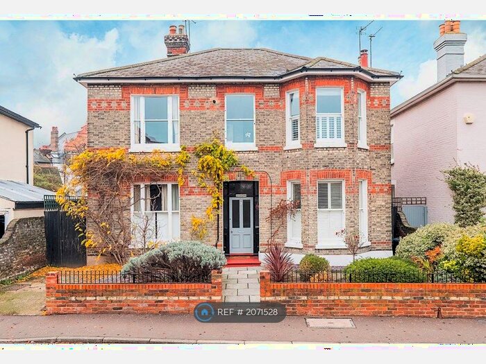 1 Bedroom Flat To Rent In Lower Teddington Road, Kingston Upon Thames, KT1