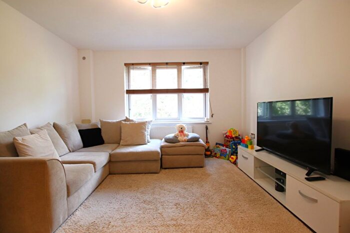2 Bedroom Flat To Rent In Birdhurst Road, South Croydon, CR2