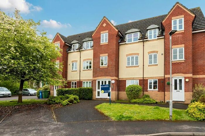 2 Bedroom Flat To Rent In Hitherhooks Hill, Binfield, RG42