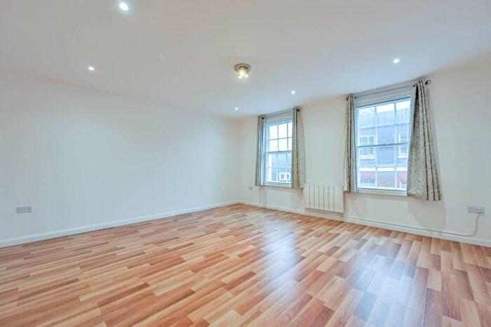 3 Bedroom Maisonette To Rent In Windsor Close, Godalming, GU7