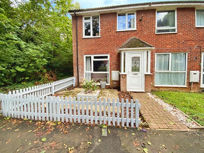 3 Bedroom Terraced House For Sale In Sussex Drive, Banbury, Oxfordshire, OX16