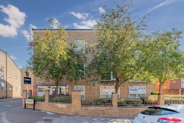 2 Bedroom Flat To Rent In Jubilee Close, Harlesden, NW10
