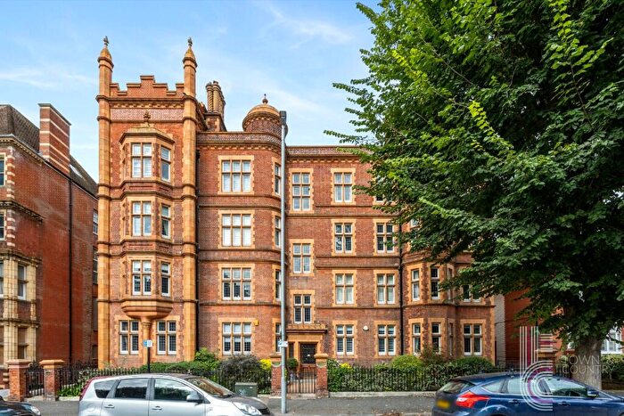 2 Bedroom Flat For Sale In The Drive, Hove, East Sussex, BN3