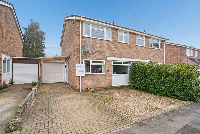 3 Bedroom Semi-Detached House For Sale In Abbey Road, Witney, OX28