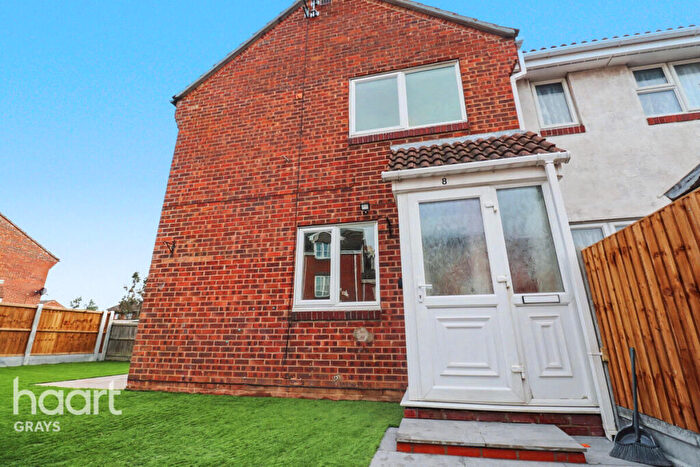 1 Bedroom Terraced House To Rent In Thackeray Avenue, Tilbury, RM18