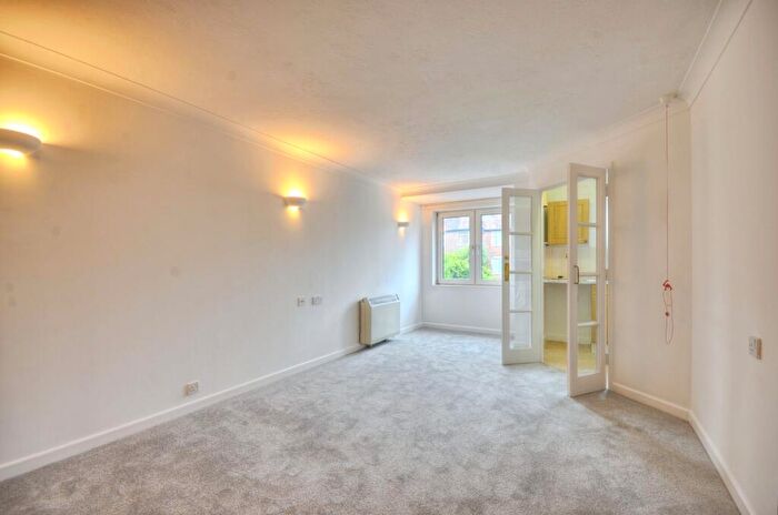 1 Bedroom Apartment For Sale In Dawtrey Court, Southampton, SO17