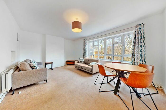 3 Bedroom Flat To Rent In Chelsham Road, London, SW4