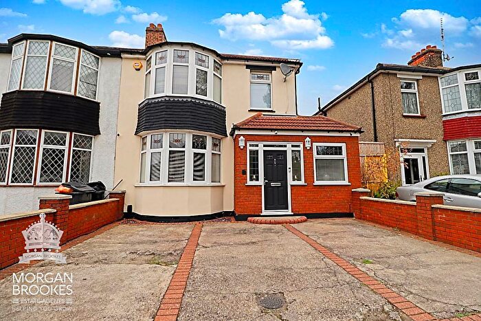 3 Bedroom Semi Detached House For Sale In Kimberley Avenue, Romford, RM7