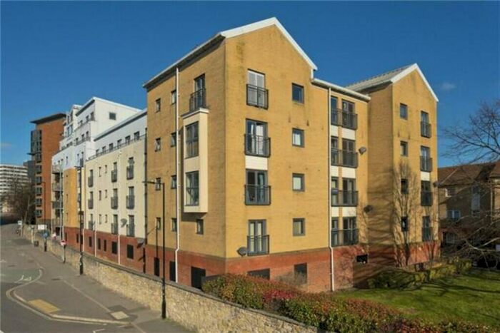 2 Bedroom Flat To Rent In White Star Place, SO14