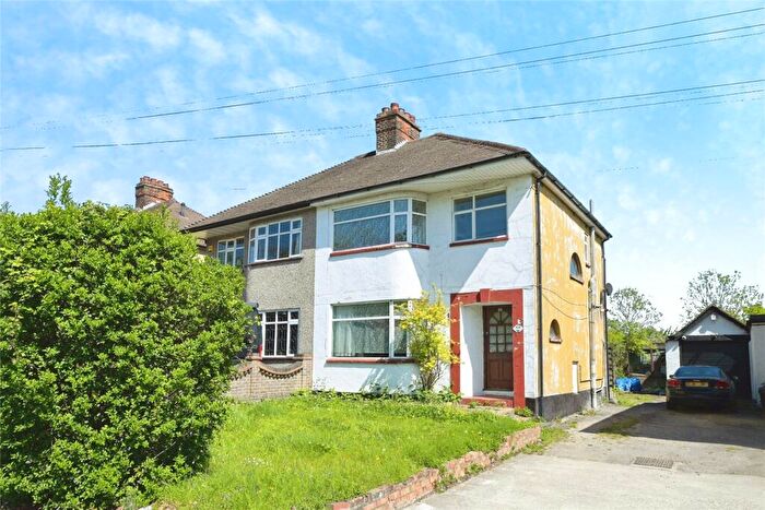 3 Bedroom Semi-Detached House For Sale In Havering Road, Romford, RM1