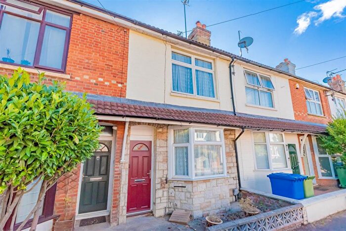 2 Bedroom Terraced House For Sale In Elm Grove Road, Farnborough, GU14