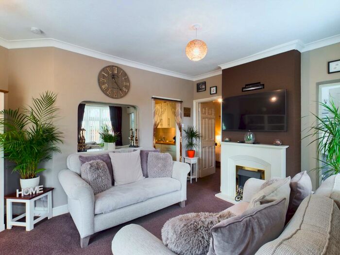 2 Bedroom Bungalow To Rent In Addlestone, Surrey, KT15