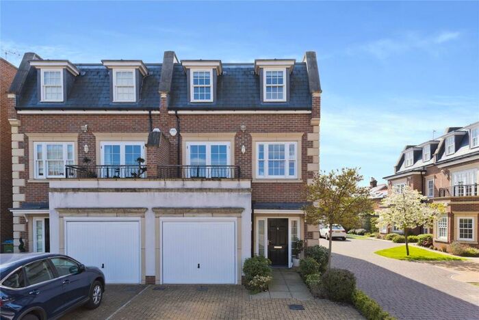 4 Bedroom End Of Terrace House To Rent In Lincoln Grove, Weybridge, Surrey, KT13