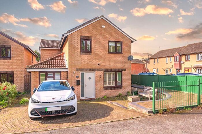 4 Bedroom Detached House For Sale In Walsingham Avenue, Kettering, NN15