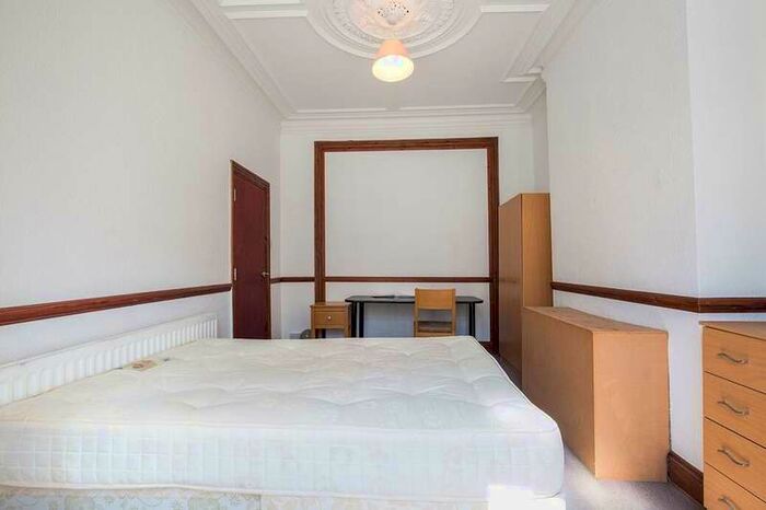 5 Bedroom Terraced House To Rent In Fawcett Road, Southsea, PO4