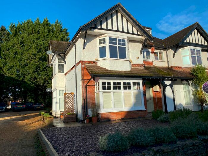1 Bedroom Flat To Rent In York Road, Woking, GU22