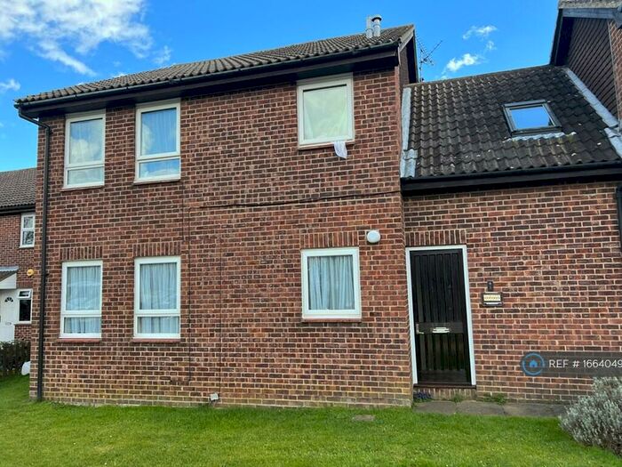 Studio To Rent In Shepperton Close, Walderslade, ME5