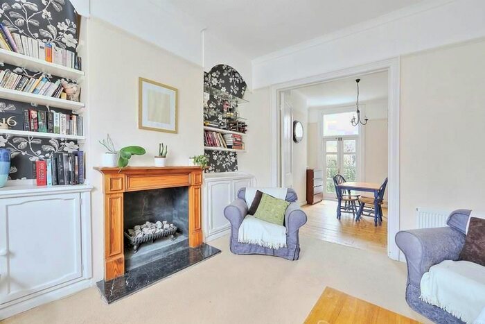 3 Bedroom Detached House To Rent In Tasman Road, London, SW9
