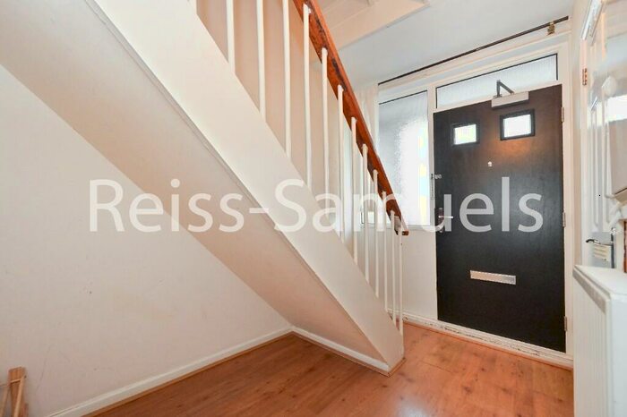 4 Bedroom Maisonette To Rent In Forsyth Gardens, London, Kennington, Southwark, SE17