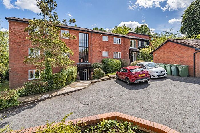 2 Bedroom Flat For Sale In Battlefield Road, St. Albans, AL1