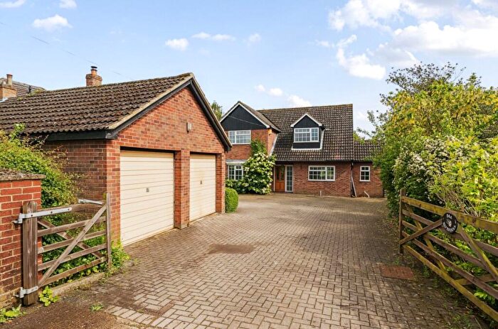 4 Bedroom Detached House To Rent In Wood End Road, Kempston, Bedford, MK43