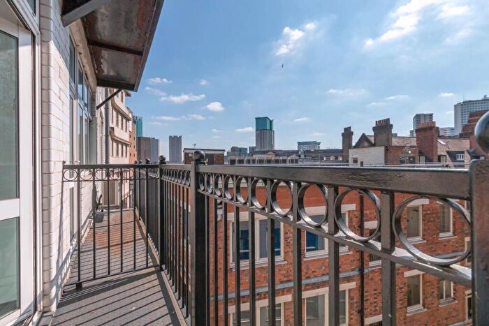 1 Bedroom Apartment To Rent In Burne Jones House, - Bennetts Hill, B2