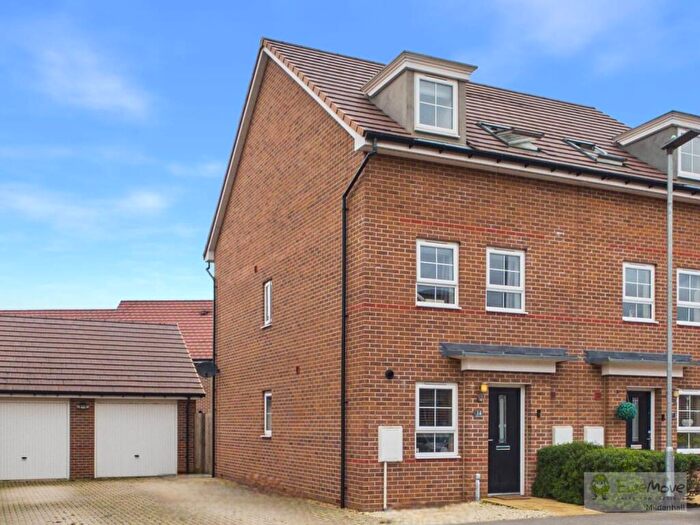 3 Bedroom Semi-Detached House For Sale In Chase Avenue, Red Lodge, IP28