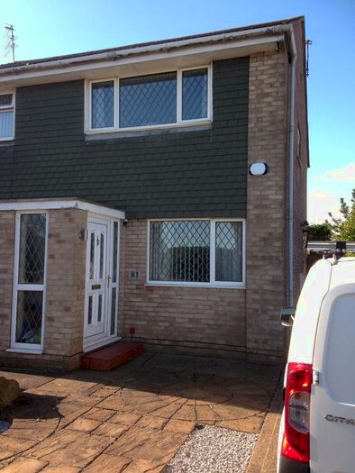 2 Bedroom Semi Detached House To Rent In Howdale Road, Sutton-On-Hull, Hull, HU8