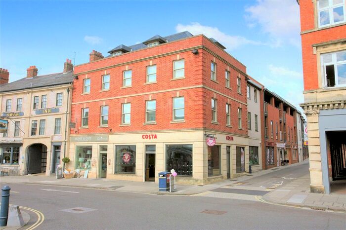 2 Bedroom Flat To Rent In Snuff Street, Devizes, Wiltshire, SN10