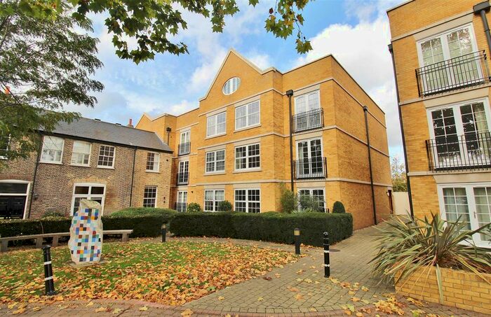 2 Bedroom Flat To Rent In Holme Court, Twickenham Road, Isleworth, TW7